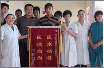 被多家醫院判“死刑” 真美婦女兒